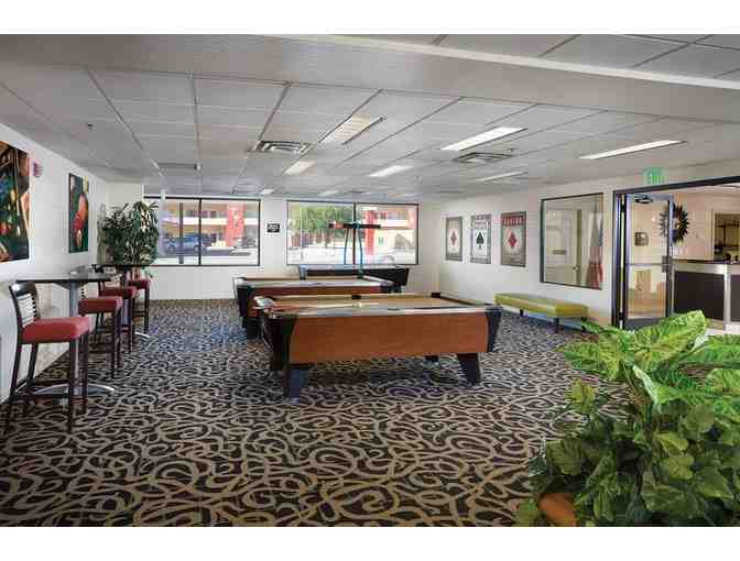 Enjoy 4 Nights LUXURY DOWNTOWN 2 bed Condo Reno, NV + $100 FOOD