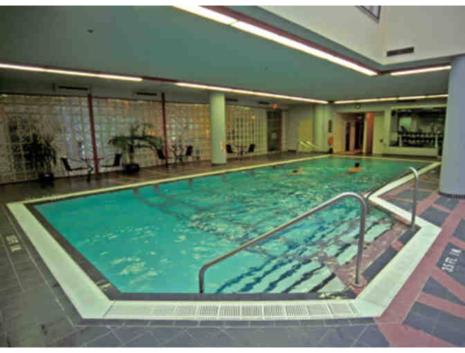 Enjoy 4 nights LUXURY Downtown 2 bedroom Condo Vancouver, British Columbia + $100 FOOD