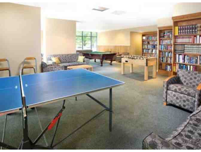 Enjoy 4 nights LUXURY Downtown 2 bedroom Condo Vancouver, British Columbia + $100 FOOD