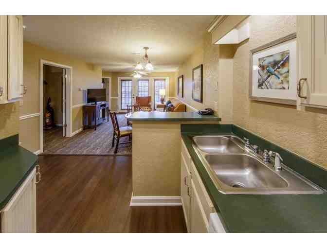 Enjoy 7 nights @ 4 star Holiday Inn Club Vacations Oak N' Spruce Resort MA + $100 FOOD