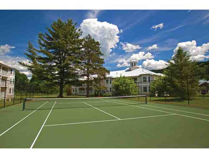 Enjoy 7 nights @ 4 star Holiday Inn Club Vacations Oak N' Spruce Resort MA + $100 FOOD