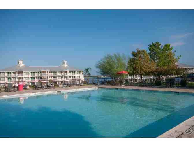 Enjoy 7 nights @ Holiday Inn Club Vacations Piney Shores Resort Conroe Texas + $100 FOOD
