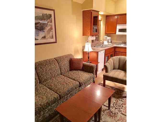 Enjoy 7 nights @ Lighthouse Pointe Resort California Coast + $100 FOOD