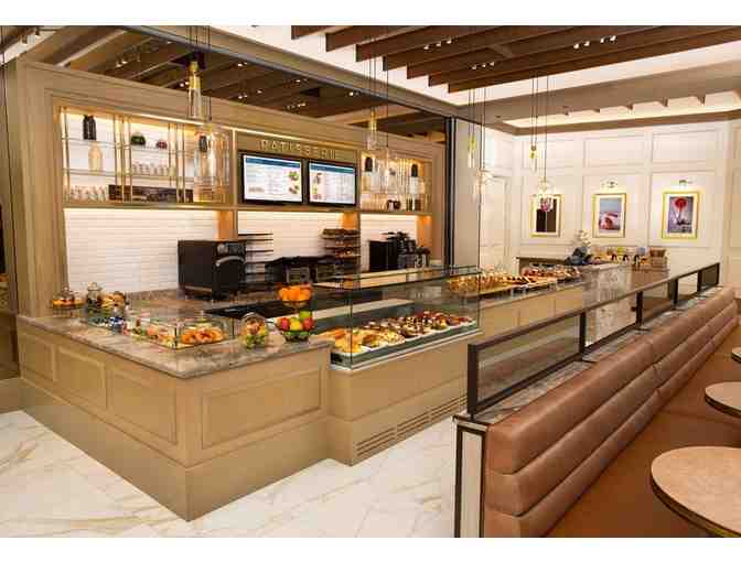 Enjoy 7 nights LUXURY 5 star LUXURY Reef Club Tower @5FAMOUS Atlantis Resort Stay