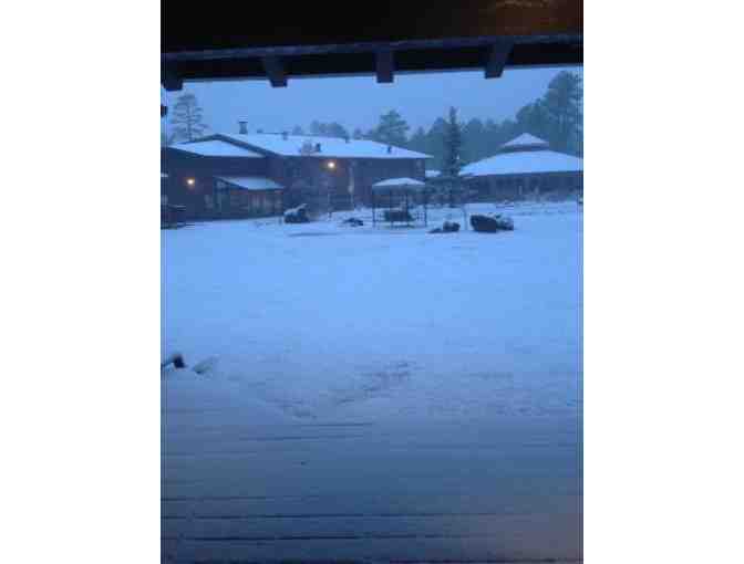 Enjoy 7 nights @ Roundhouse Resort Pinetop, Arizona 1 bedroom 4 star + $100 FOOD