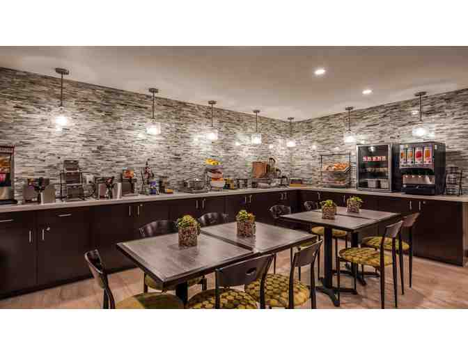 Enjoy 2 nights Best Western North Phoenix 4 STAR RATED + $200 Food Credit