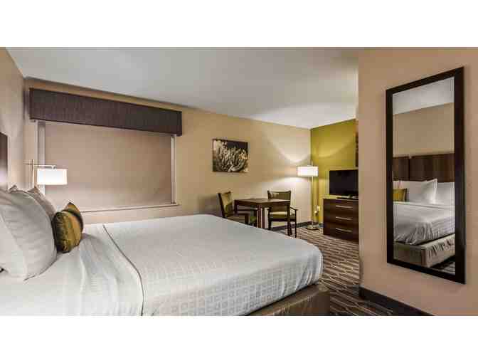 Enjoy 2 nights Best Western North Phoenix 4 STAR RATED + $200 Food Credit