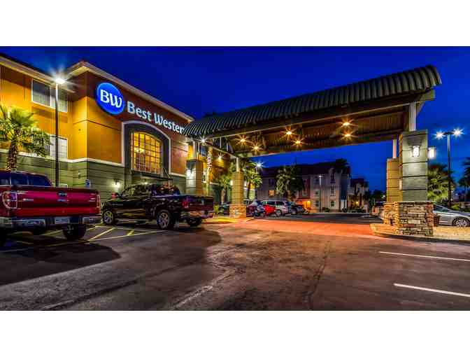 Enjoy 2 nights Best Western North Phoenix 4 STAR RATED + $200 Food Credit
