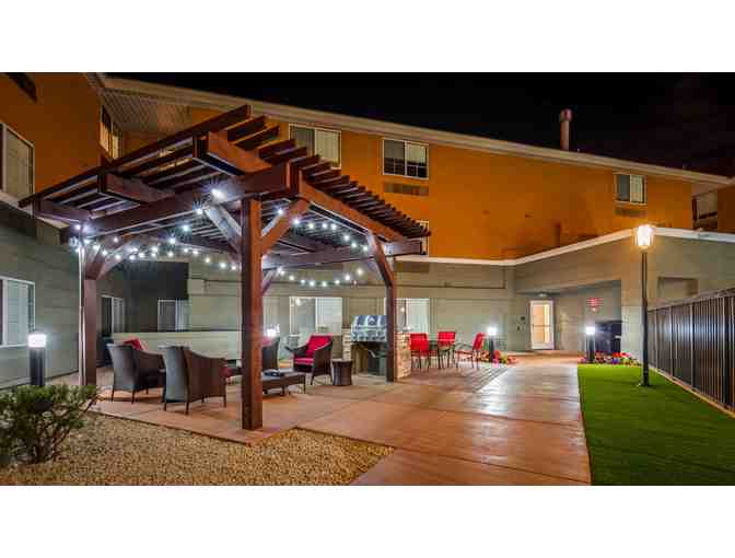 Enjoy 2 nights Best Western North Phoenix 4 STAR RATED + $200 Food Credit