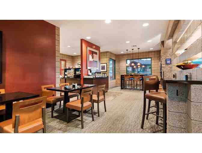 Enjoy 4 nights Best Western Plus Sundial Scottsdale + $200 FOOD