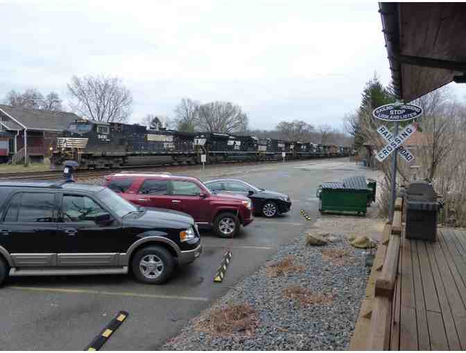 Enjoy 2 nights @ Riley's Railhouse 5 star Chesterton, IN + $100 FOOD  STAY IN RAIL CAR!