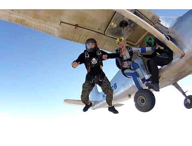 THRILL PACKAGE Sky Dive Phoenix for 2 + $200 Food Credit