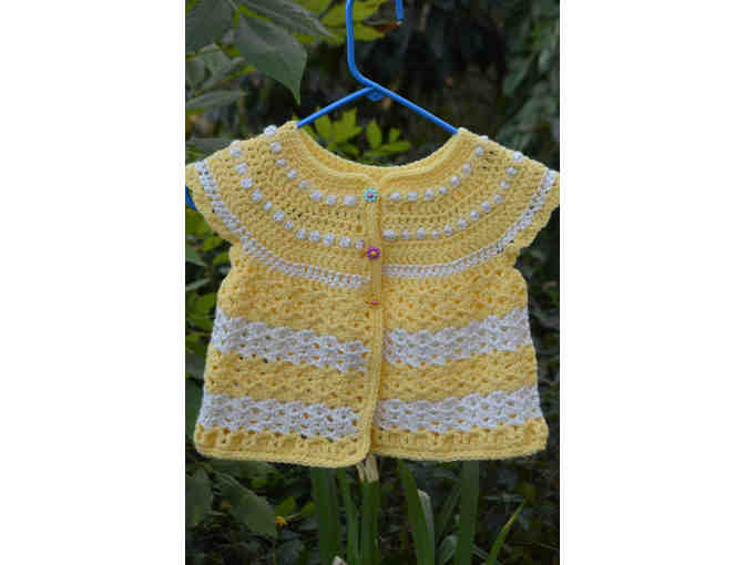 Baby coat yellow and white with short sleeves