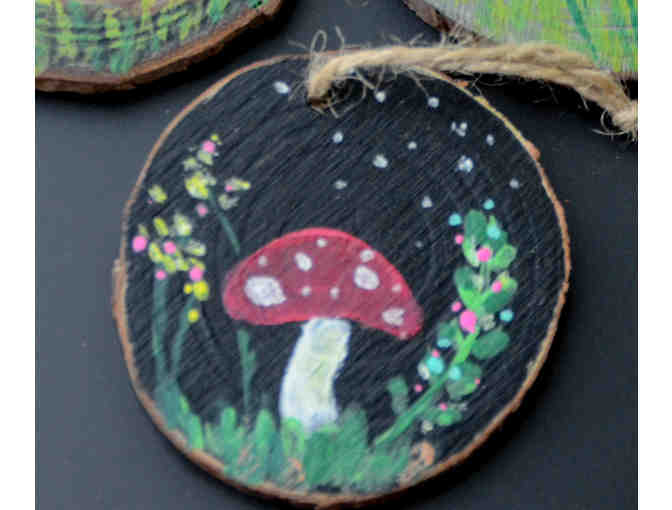 Painted Mushroom ornament, black, no snail