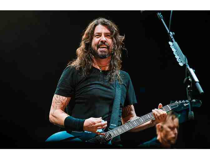 Dave Grohl 'Nirvana' & 'Foo Fighters' Hand Signed Guitar