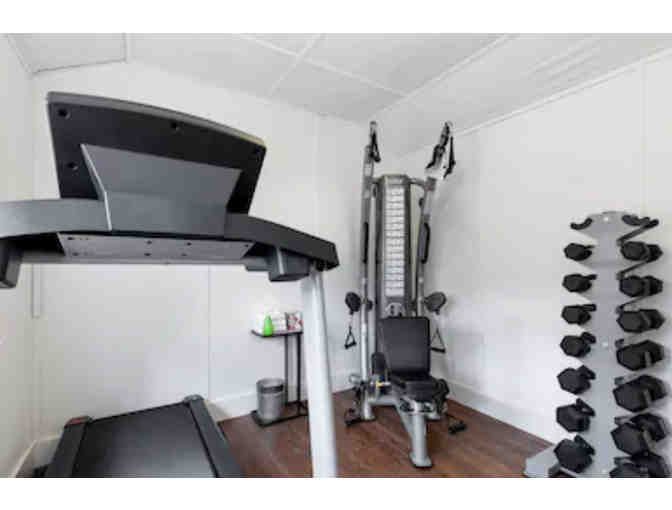 One-night Stay in West Portal Studio