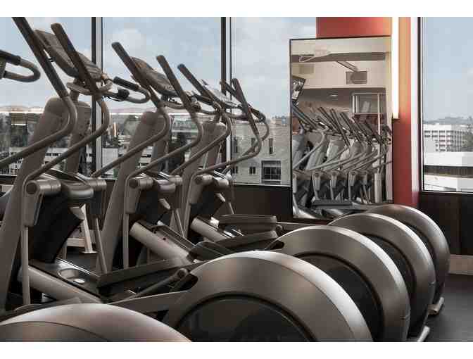 Equinox Sports Club WESTWOOD - 1 MONTH MEMBERSHIP + Equinox T-Shirt