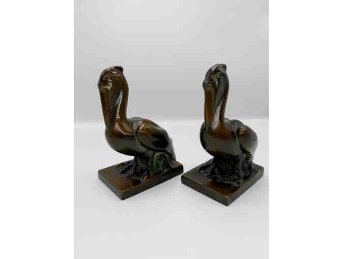 Handsome vintage pelican bookends - cast metal with aged patina - Photo 3