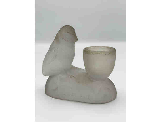 Frosted pressed glass toothpick holder with chick "just out" from 1876 - Photo 1