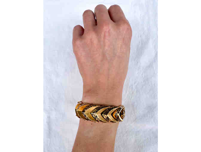 Vintage 14K gold bracelet with chevron-style flat links