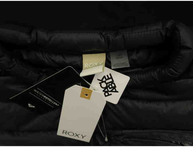 WOMAN ON THE MOVE TRAVEL PACKAGE: JACKET, HAT, SUNGLASSES & MORE