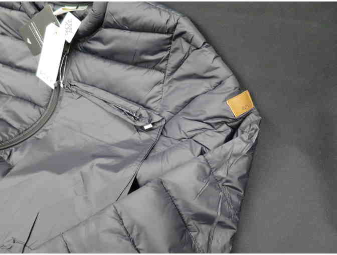 WOMAN ON THE MOVE TRAVEL PACKAGE: JACKET, HAT, SUNGLASSES & MORE