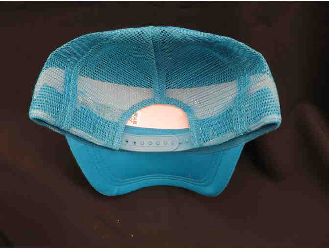 WOMAN ON THE MOVE TRAVEL PACKAGE: JACKET, HAT, SUNGLASSES & MORE