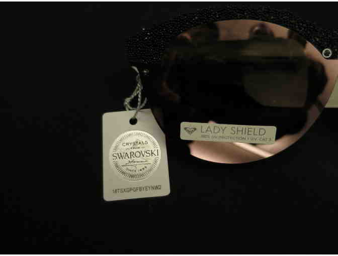 WOMAN ON THE MOVE TRAVEL PACKAGE: JACKET, HAT, SUNGLASSES & MORE