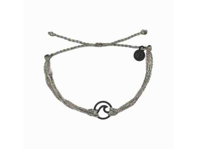 WOMAN ON THE MOVE TRAVEL PACKAGE: JACKET, HAT, SUNGLASSES & MORE