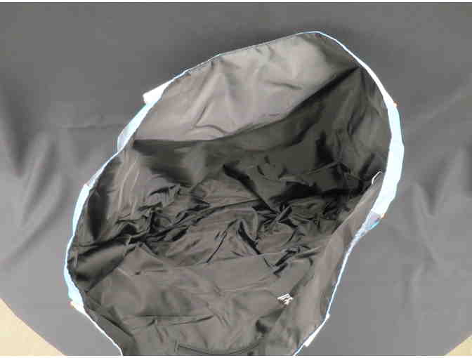 WOMAN ON THE MOVE TRAVEL PACKAGE: JACKET, HAT, SUNGLASSES & MORE