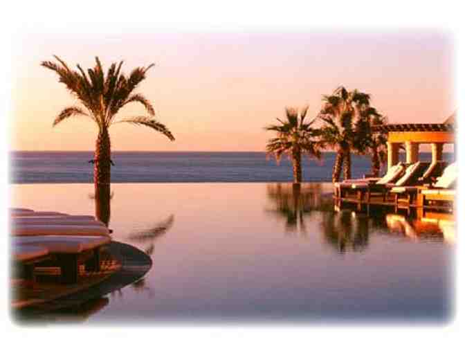 Cabo San Lucas Dream Vacation: Beachfront Suite with Breathtaking Views!